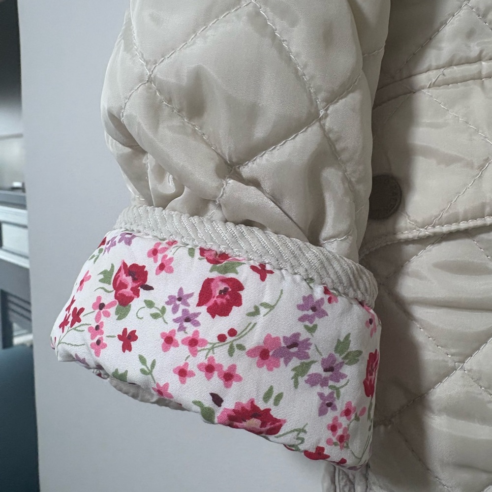 Ralph Lauren Cream Puffer Jacket with Diamond Quilting - Picture 5 of 11